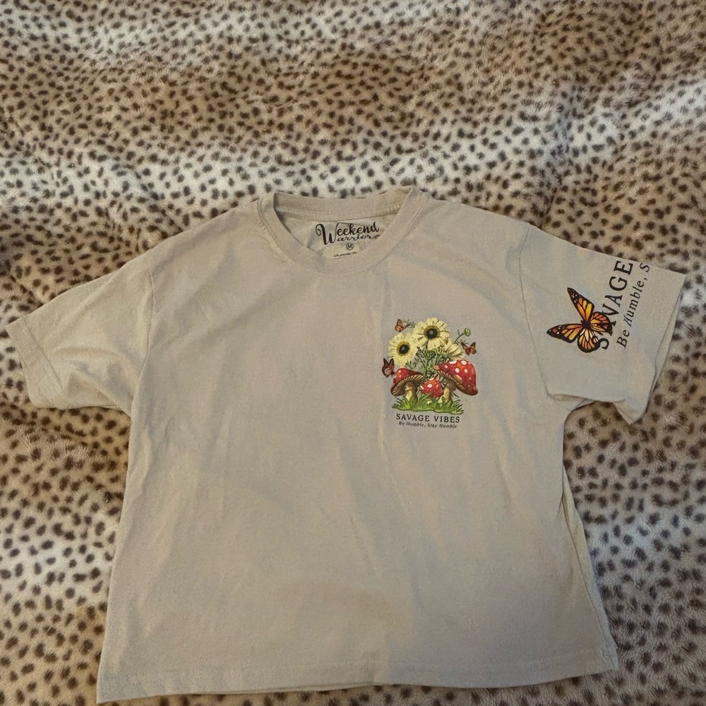 Women’s beige crop Graphic T-Shirt